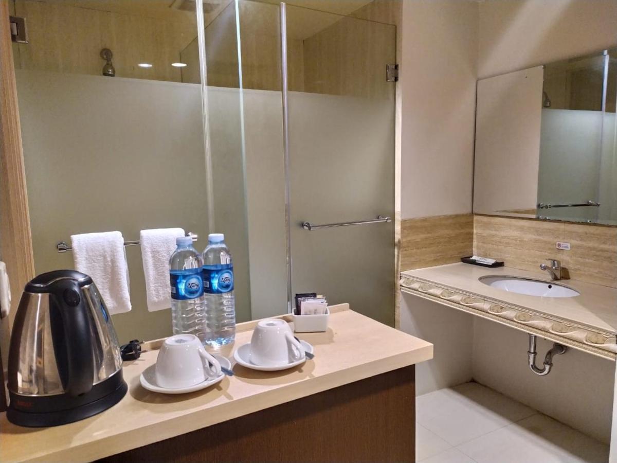 Hotel Olive Tangerang Exterior photo