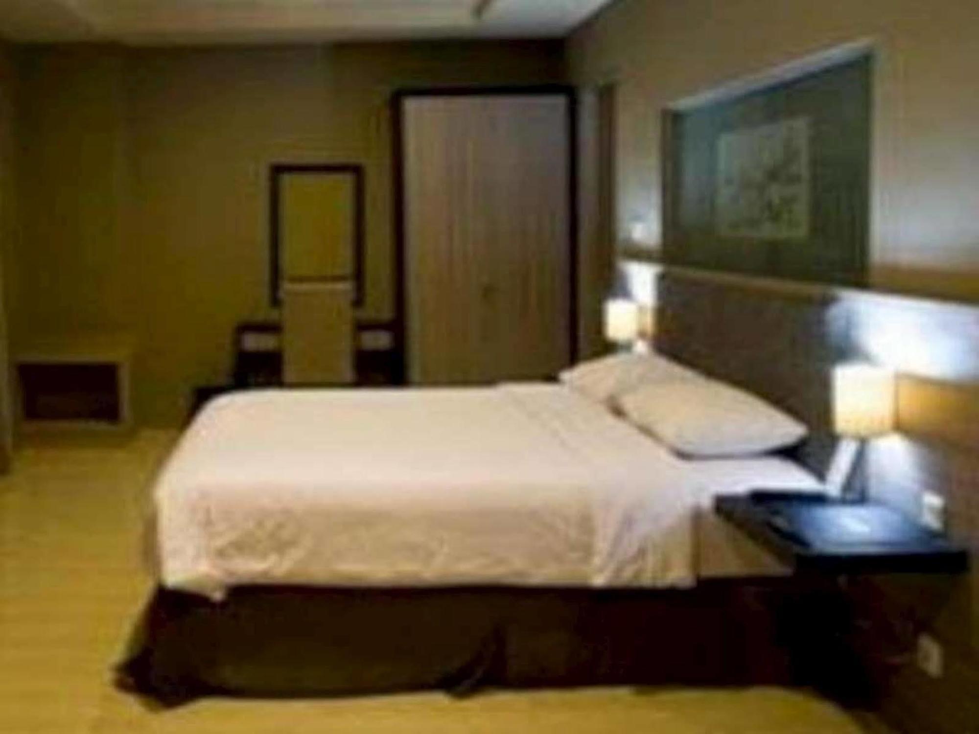 Hotel Olive Tangerang Exterior photo